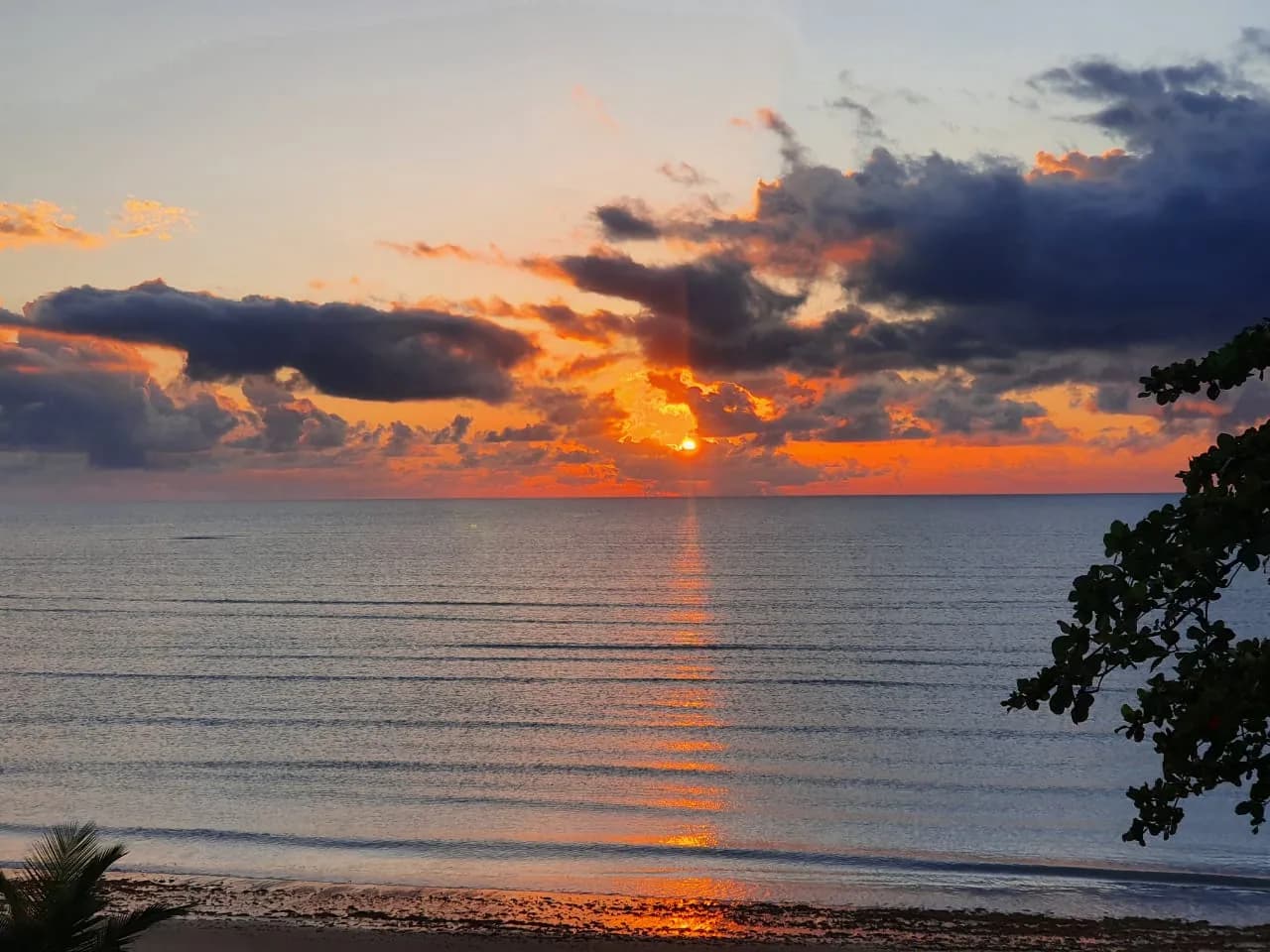Mar ao entardecer em Cumuruxatiba