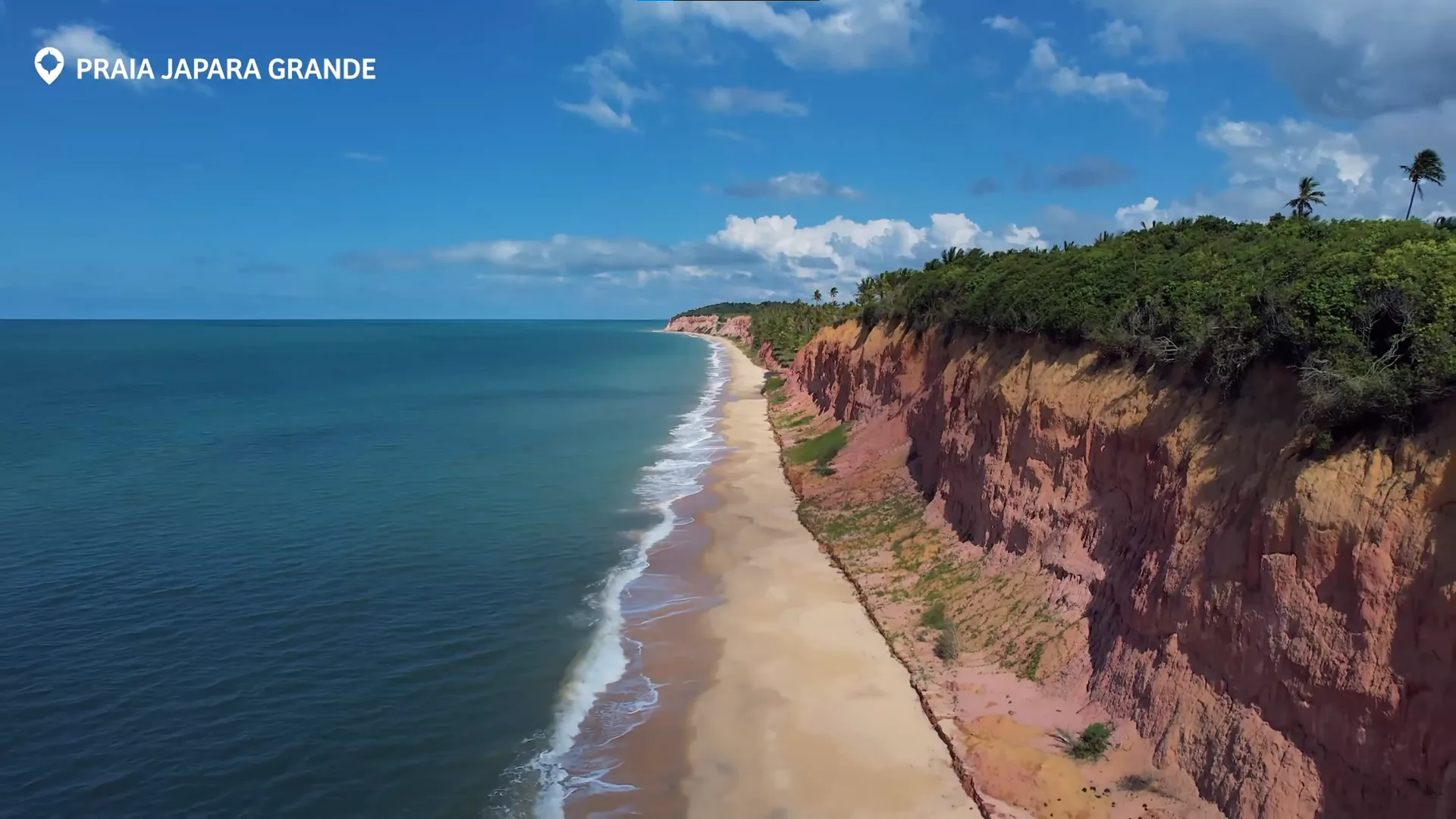 Vista aérea das falésias de Japara Grande junto ao mar