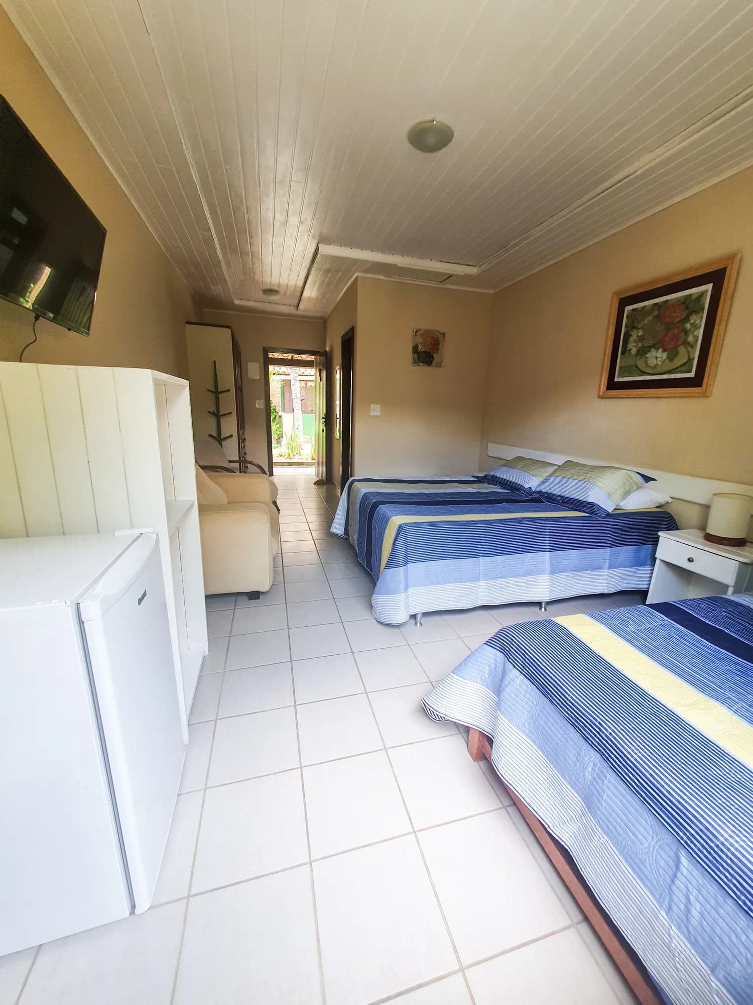 Quarto da Suíte 2 da Pousada Mayon visto da entrada